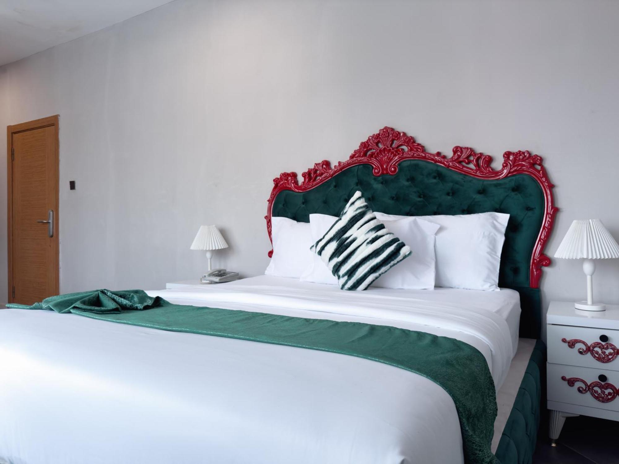 Euro Homes Hotel Аккра Экстерьер фото