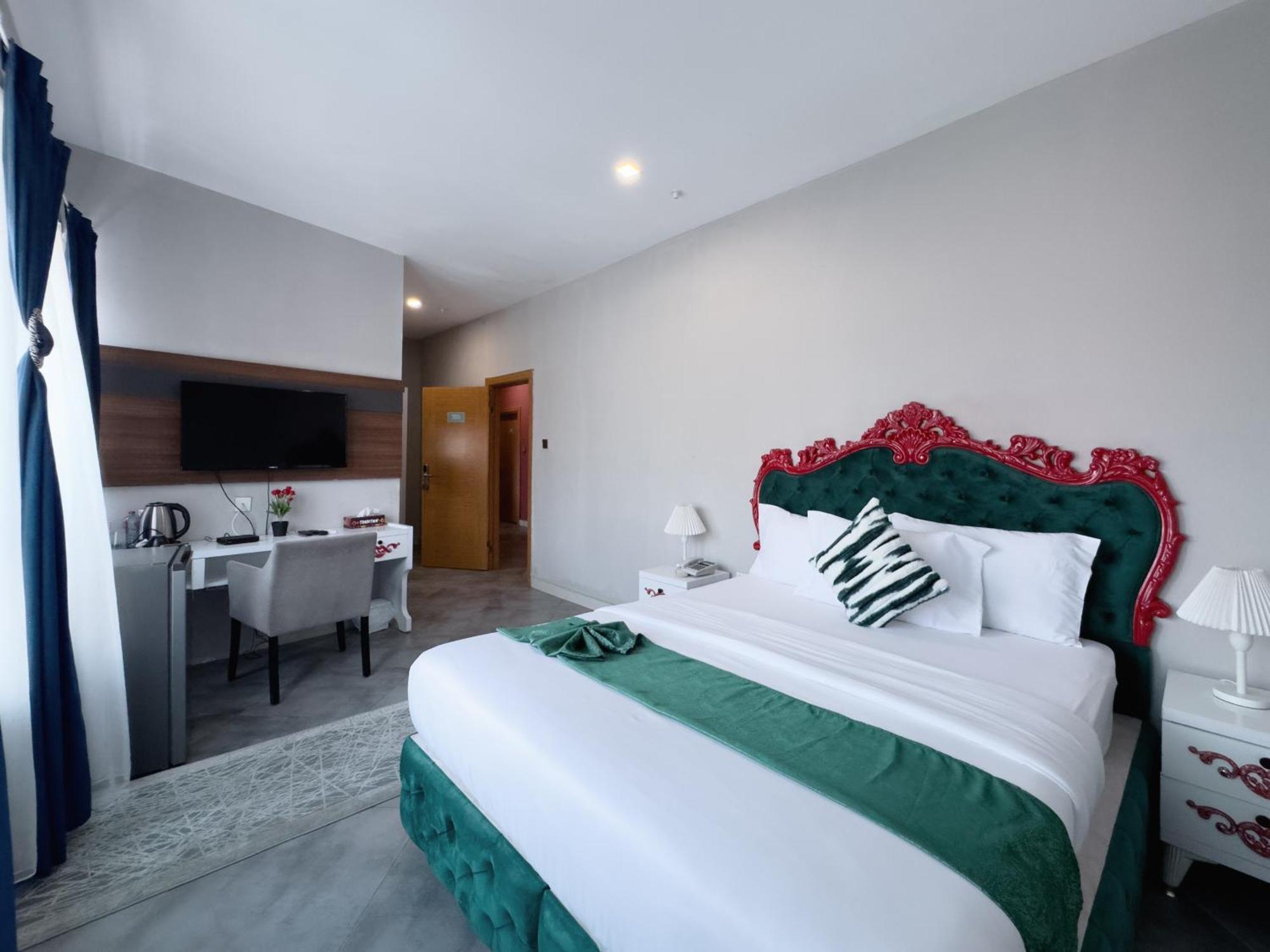 Euro Homes Hotel Аккра Экстерьер фото