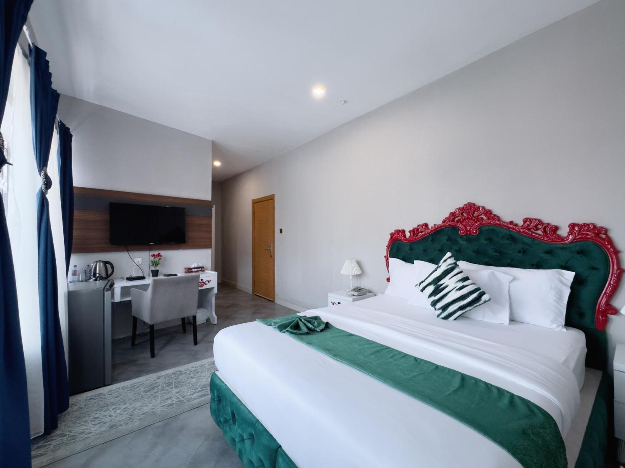Euro Homes Hotel Аккра Экстерьер фото