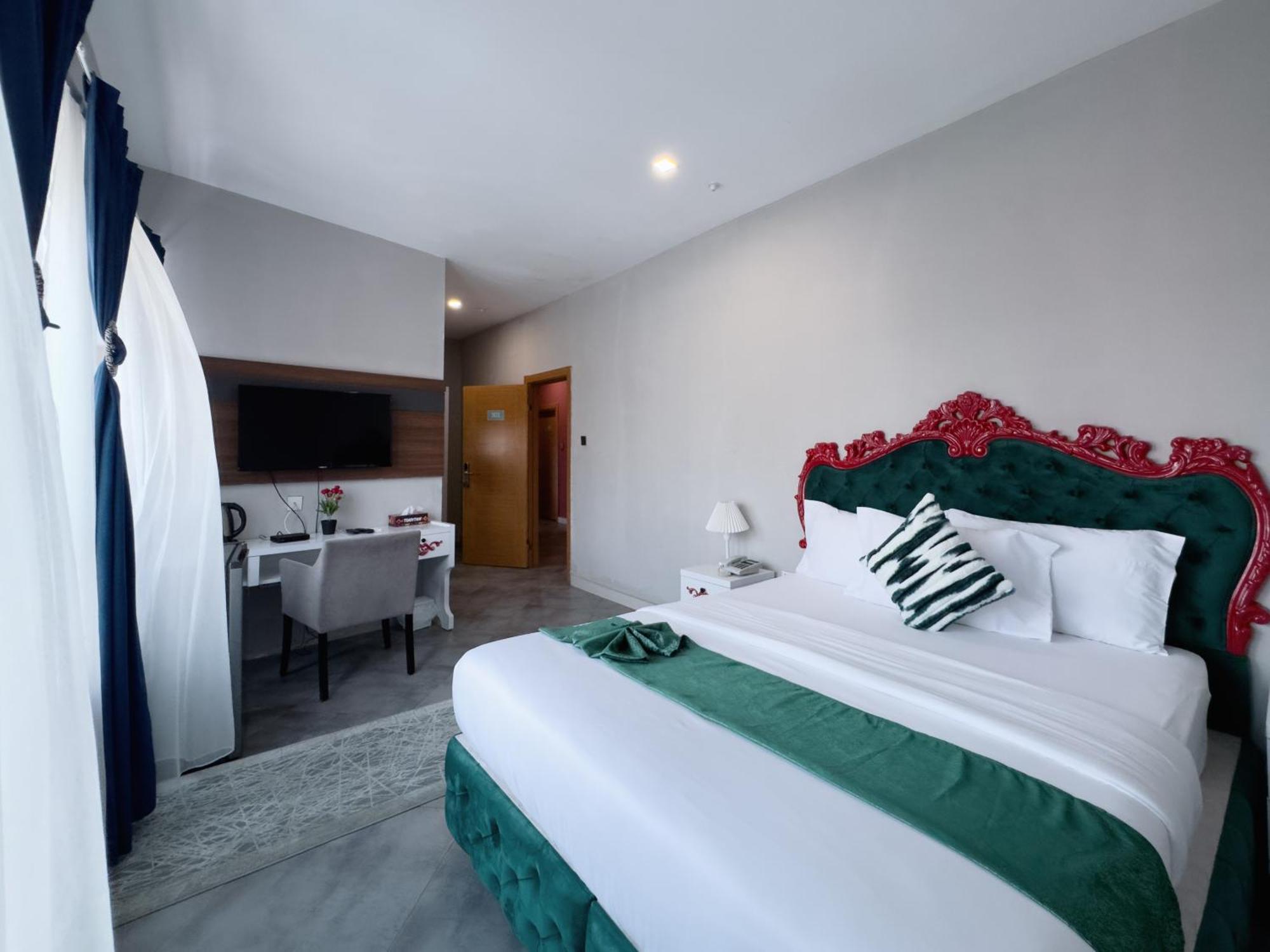 Euro Homes Hotel Аккра Экстерьер фото