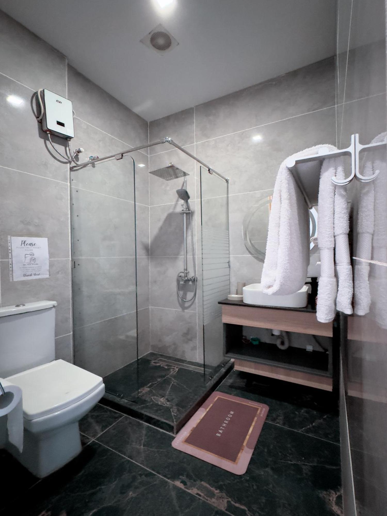 Euro Homes Hotel Аккра Экстерьер фото
